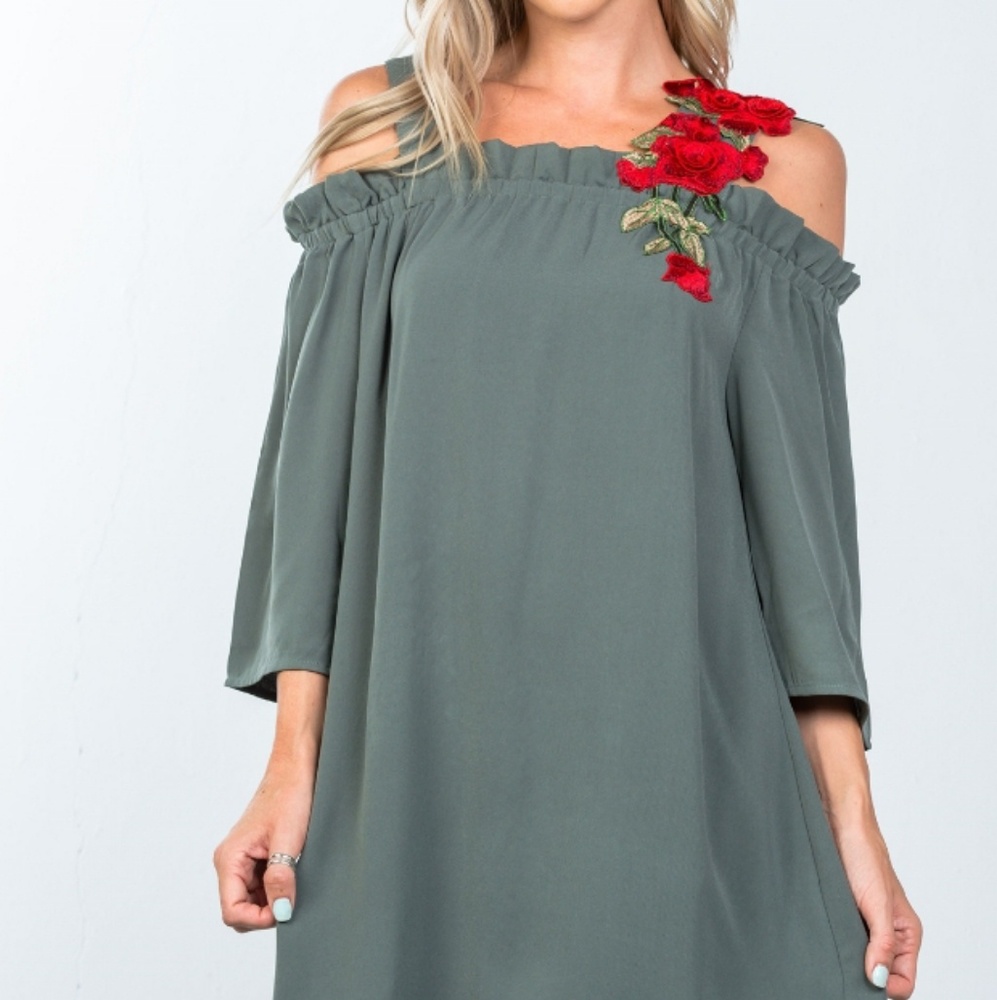 💚Embroidered Shoulder Tunic Dress - Picture 3 of 3